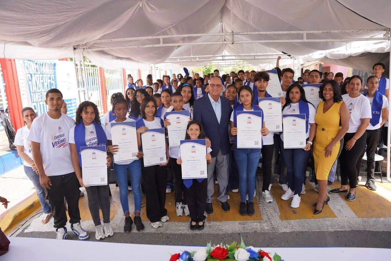 CTC Cabral certifica a 140 participantes y juramenta redes juveniles en Barahona
